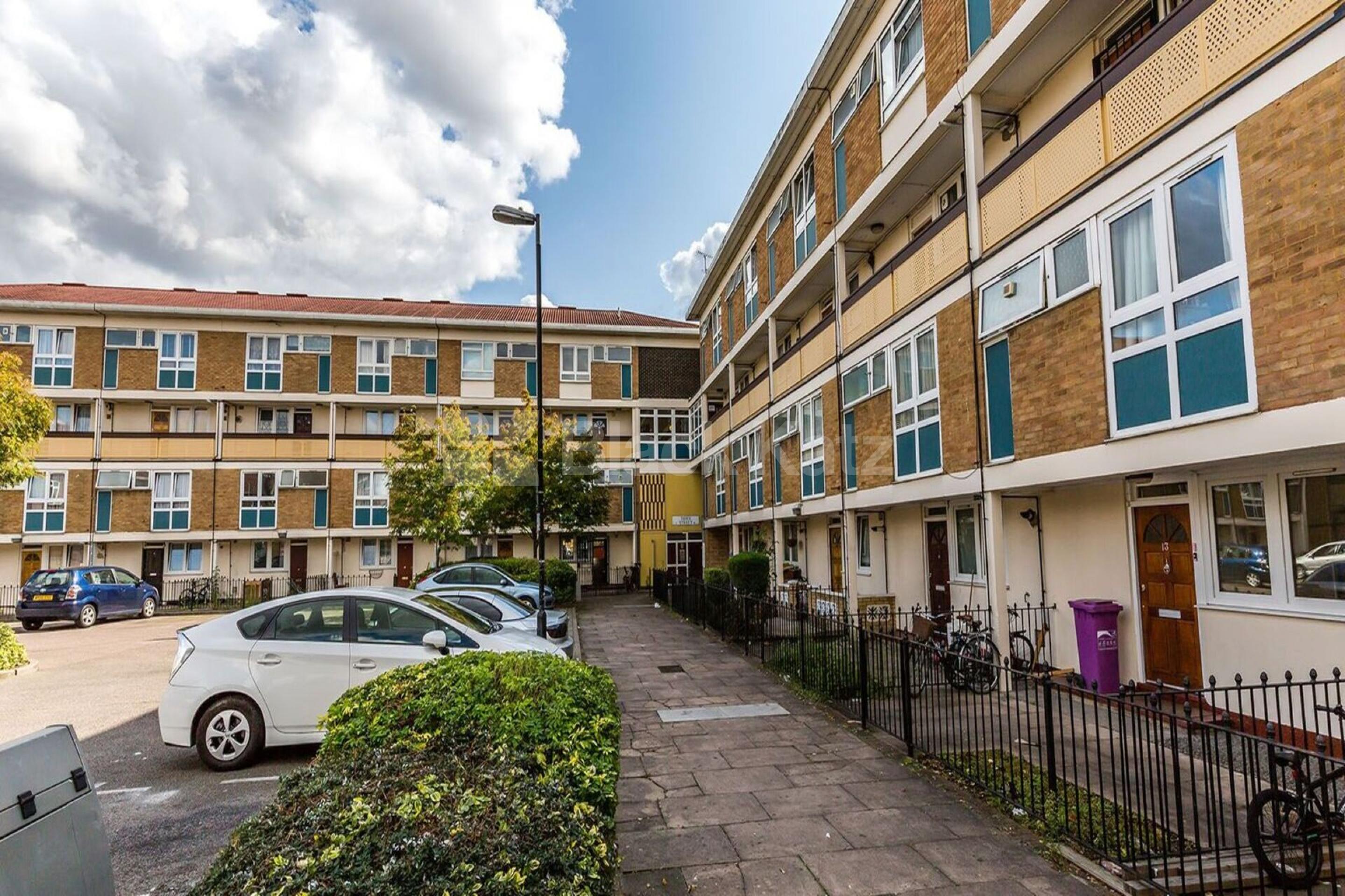 4 bedroom maisonette with 4 doubles plus longe and rear Garden Tidey Street, Mile End / Bow E3 E3